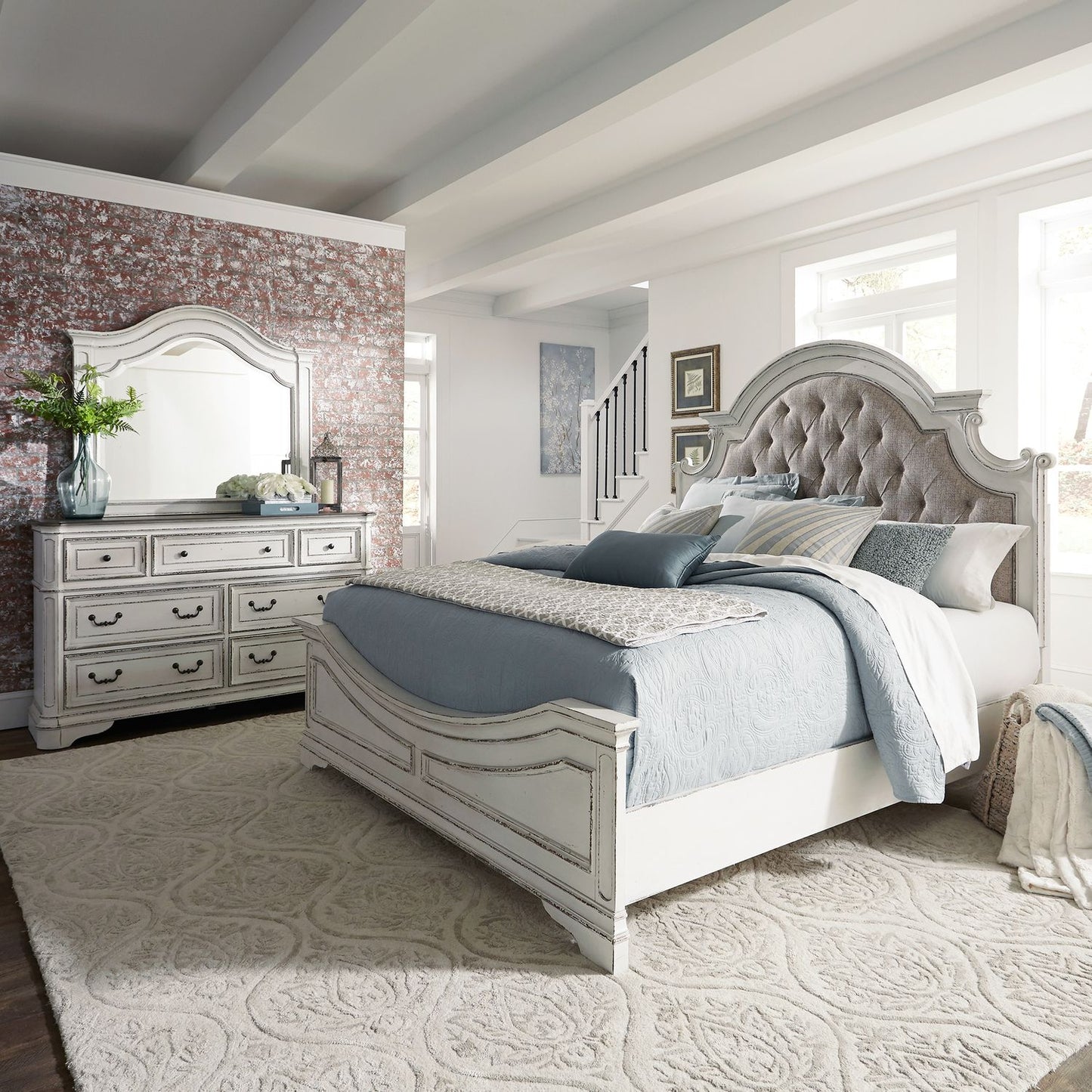 King Uph Bed, Dresser & Mirror