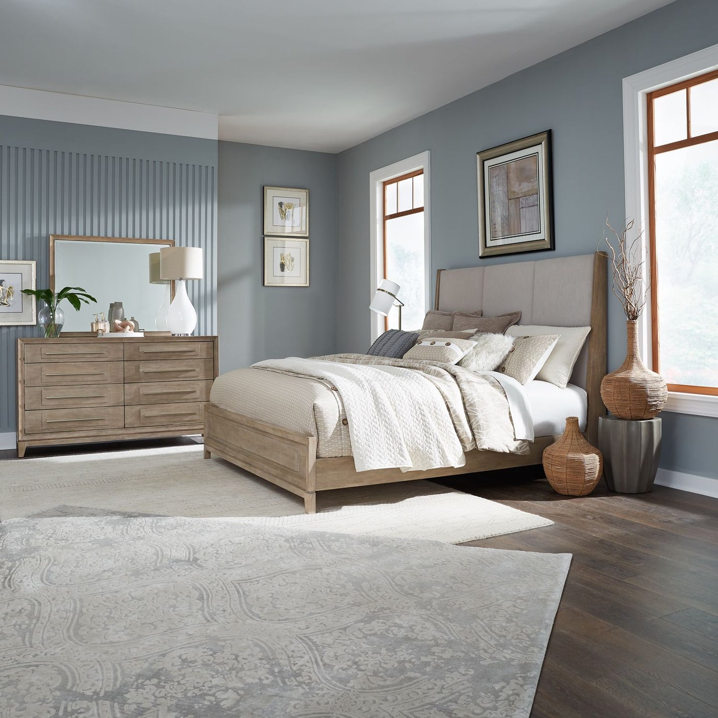 King Uph Bed, Dresser & Mirror