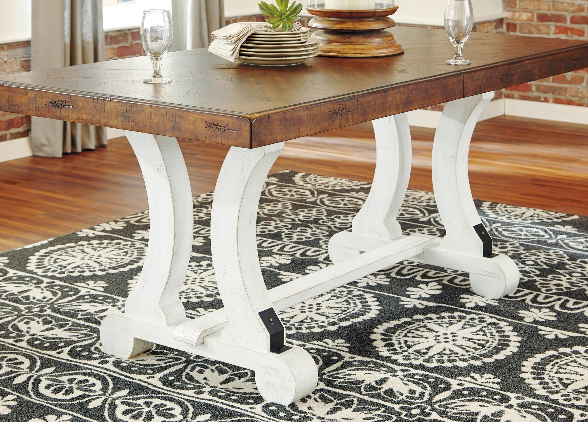 Valebeck Rectangular Dining Room Table – Akins Furniture