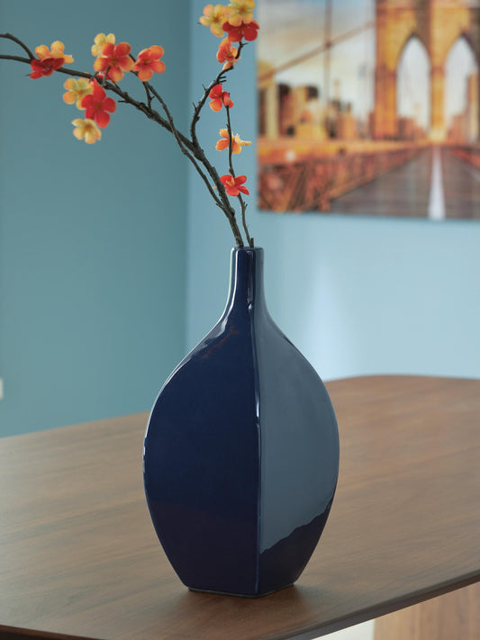 Abtinson I/O Vase
