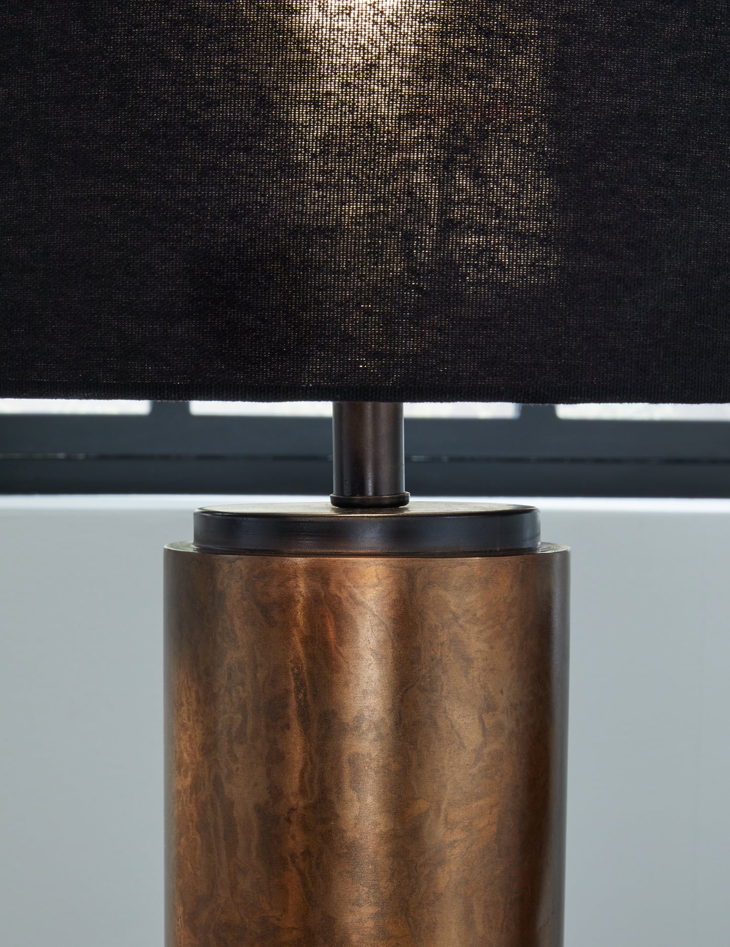 Hildry Metal Table Lamp (1/CN)